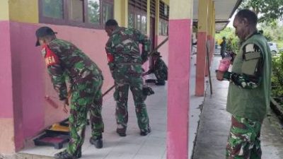 Sambut HUT Ke-80 TNI, Kodim 1710/Mimika Gelar Karya Bakti Perbaikan Sekolah