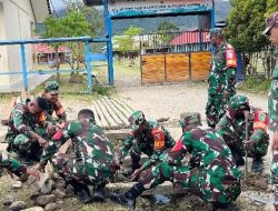 Babinsa Koramil 1715-01/Oksibil Kodim 1715/Yahukimo Karya Bakti di Kesusteran