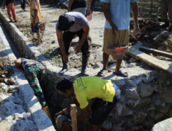 Gotong Royong Tanpa Lelah, Satgas TMMD Kodim 1505/Tidore Bangun Drainase