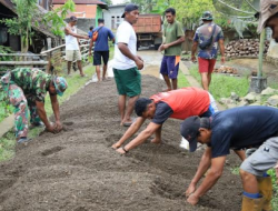 Wujud Kepedulian, Satgas TMMD dan Warga Kompak Perbaiki Jalan Desa