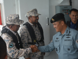 Bakamla RI Jemput Empat Nelayan Indonesia di Perbatasan Laut Indonesia–Malaysia