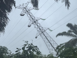 Tower PLN Roboh Dihantam Banjir, TNI Gerak Cepat Bantu Pulihkan Kelistrikan di Aceh