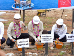 Menkop Groundbreaking SPBU Nelayan dan Gerai Kopdes Merah Putih Tukak