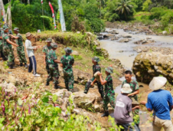 TNI Bangun Jembatan Gantung 80 Meter Untuk Percepat Mobilitas Warga Sukabumi