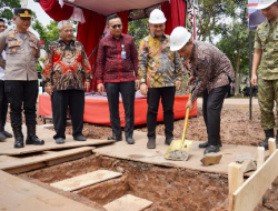 Menkop Resmikan Pembangunan Koperasi, Kelurahan Merah Putih Sokoduwet, di Pekalongan