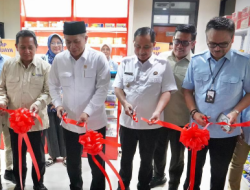 Menkop Launching 10 Percontohan Gerai Obat Kopdes Dengan Kemitraan BUMN dan Swasta