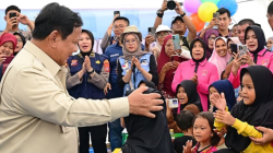 Presiden Prabowo Tinjau Kondisi Pengungsi dan Pembangunan Huntara di Agam