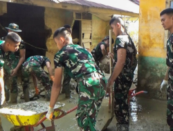 Aksi Taruna Akademi TNI Bersihkan Sekolah Pascabanjir di Aceh Tamiang