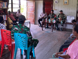Babinsa Koramil Agimuga Komsos Dengan Tokoh Masyarakat di Wilayah Binaan