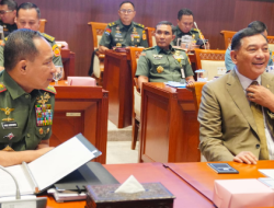 Panglima TNI Dampingi Menhan RI Rapat Kerja Dengan Komisi I DPR RI