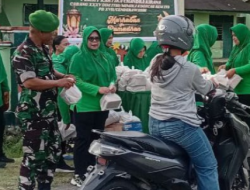 Ramadan Penuh Berkah, Koramil 1710-07/Mapurujaya Berbagi Takjil Untuk Warga