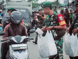 Ramadhan Berkah, Koramil Kuala Kencana dan Koramil Jila Bagikan 500 Paket Takjil
