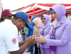 Ketua Umum Dharma Pertiwi Pimpin Kegiatan Bakti Sosial di Bekasi