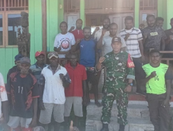 Babinsa Koramil Mapurujaya Laksanakan Komsos Bersama Warga Kampung Fanamo
