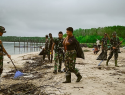 Aksi Bersih Pantai Keakwa Oleh Satgas TMMD Kodim 1710/Mimika