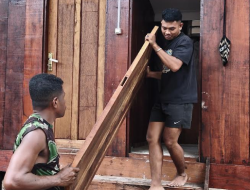 Satgas TMMD Tuntaskan Pemasangan Pintu MCK Umum di Kampung Keakwa