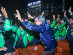 Kementerian UMKM dan Driver Ojol Satukan Semangat Lewat Nobar Piala Dunia