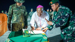 Penghormatan Terakhir Bagi Pilot PT AMA, Pangkogabwilhan III Kawal Penyerahan Jenazah di Lanud Silas Papare