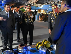Presiden Prabowo Tinjau Pameran Bhayangkara, Tegaskan Kemandirian Industri Keamanan