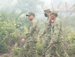 Panglima TNI Dampingi Presiden RI Tinjau Penanganan Karhutla di Kalimantan Barat
