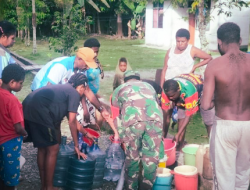 Koramil 1710-07/Mapurujaya Salurkan Bantuan Air Bersih Untuk Warga Kampung Mwuare