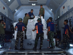 Hari Ketiga Belas Penanganan Gempa NTT, TNI Sudah Salurkan 946,923 Ton Bantuan
