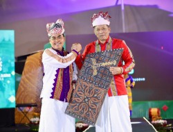 Menkop Dorong Konsolidasi Pengrajin Tenun Toraja Melalui Koperasi