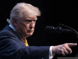 Donald Trump: Selat Hormuz Segera Dibuka dan Ancam Iran Jika Gagal
