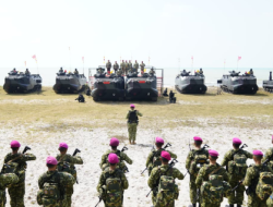 Wakil Panglima TNI dan Sejumlah Pejabat Negara Terima Warga Kehormatan dan Brevet Korps Marinir