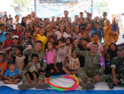 Puspsi TNI Bersama Kodim 1612/Manggarai dan Yonif TP 834/WM Berikan Trauma Healing ke Penyintas Gempa