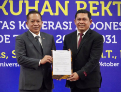 Menkop Kukuhkan Prof. Yudi Azis Sebagai Rektor Ikopin University