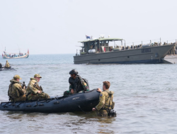 Jelang Demo Pendaratan Amfibi, TNI–ADF Mantapkan Latihan di Pantai Banongan