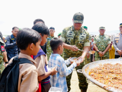Wakil Panglima TNI Bagikan Sembako dan Tinjau Masak Kuali Merah Putih Bobon Santoso
